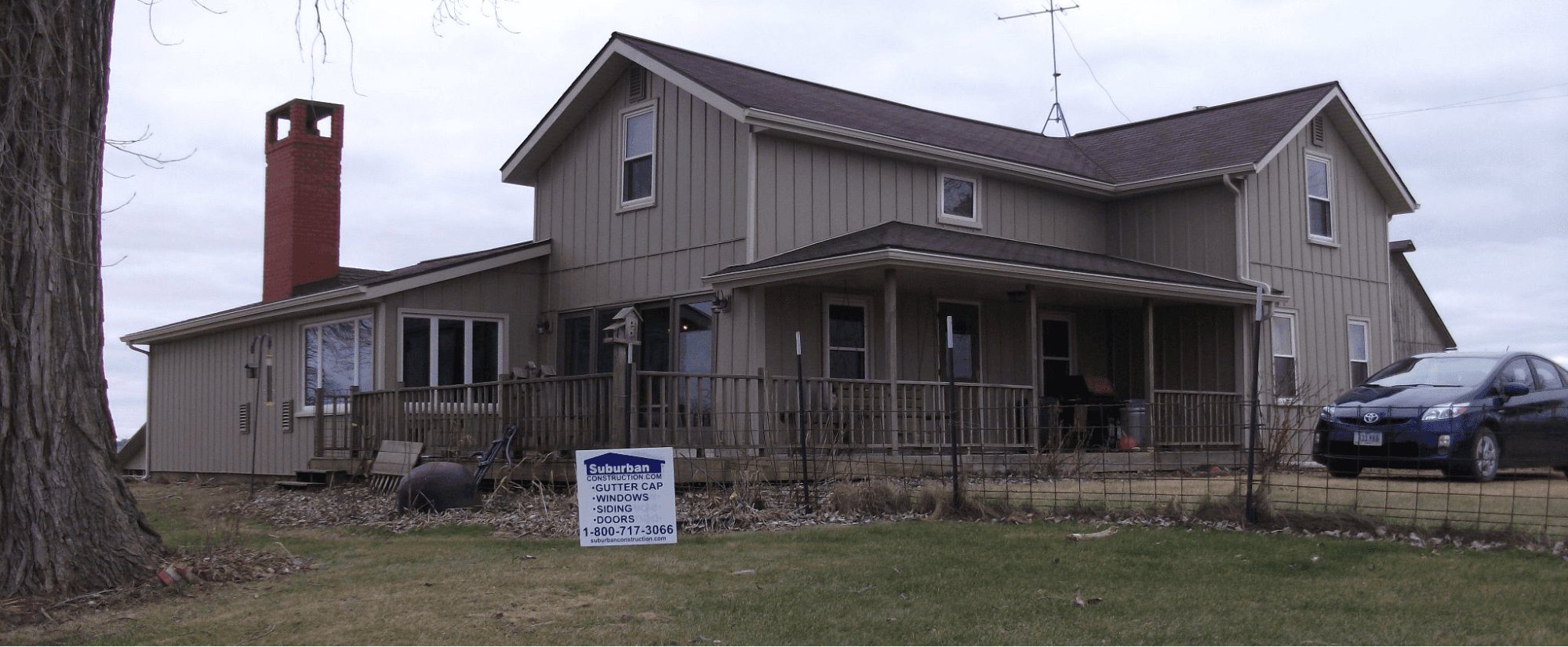 Home with steel siding installed by Suburban Construction in the Quad Cities