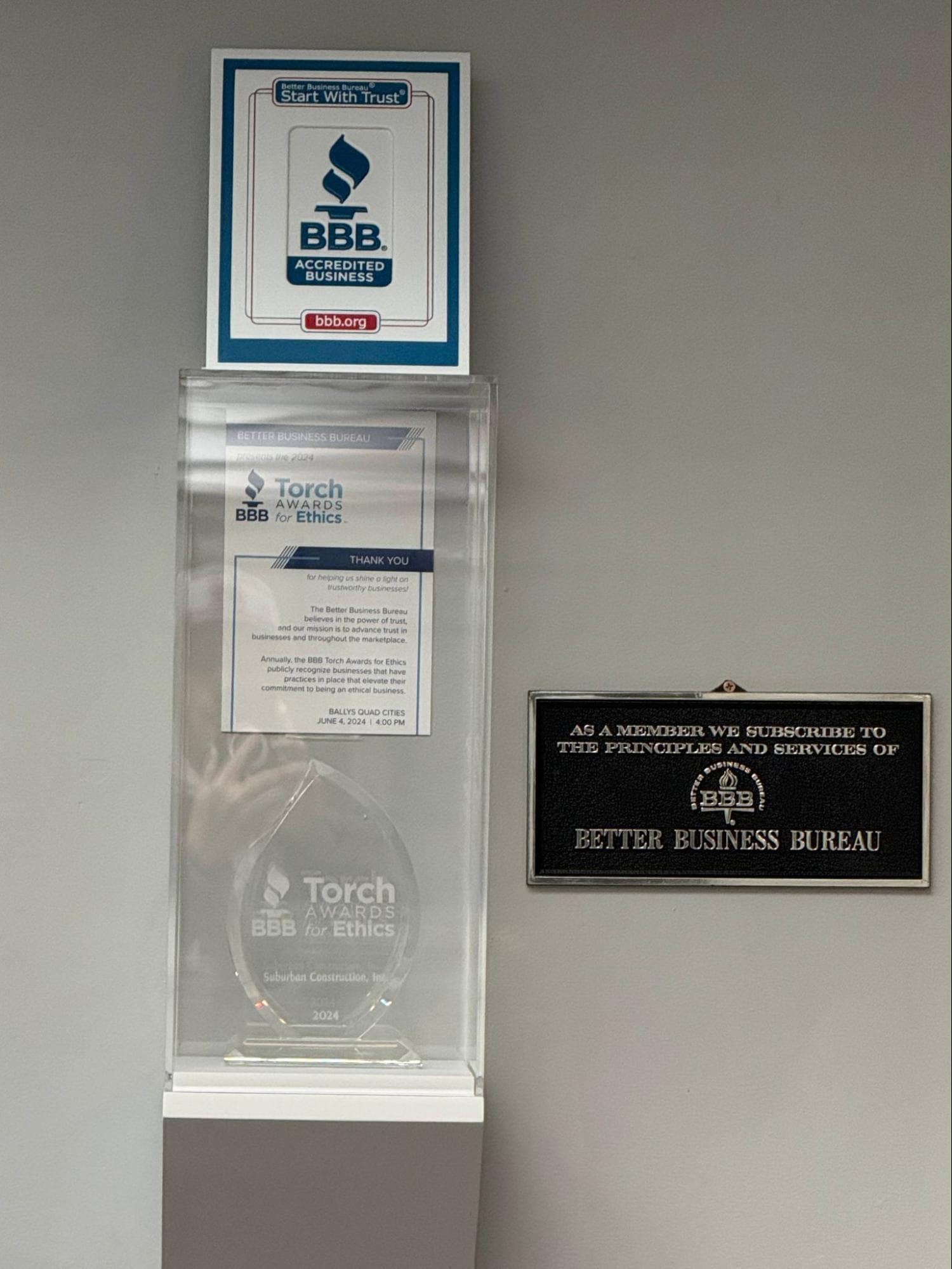 Bay and bow window display